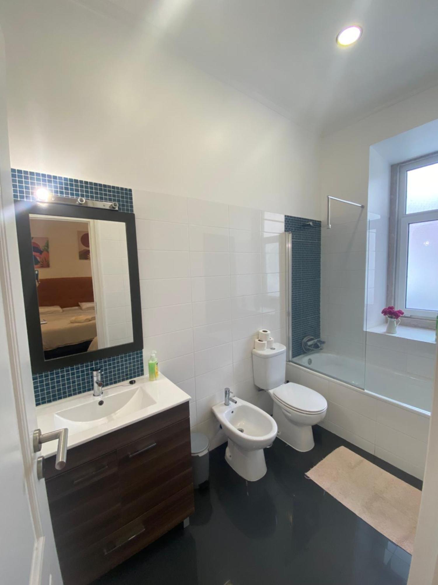 Arroios - Fourth Floor Apartment Lisbon Luaran gambar
